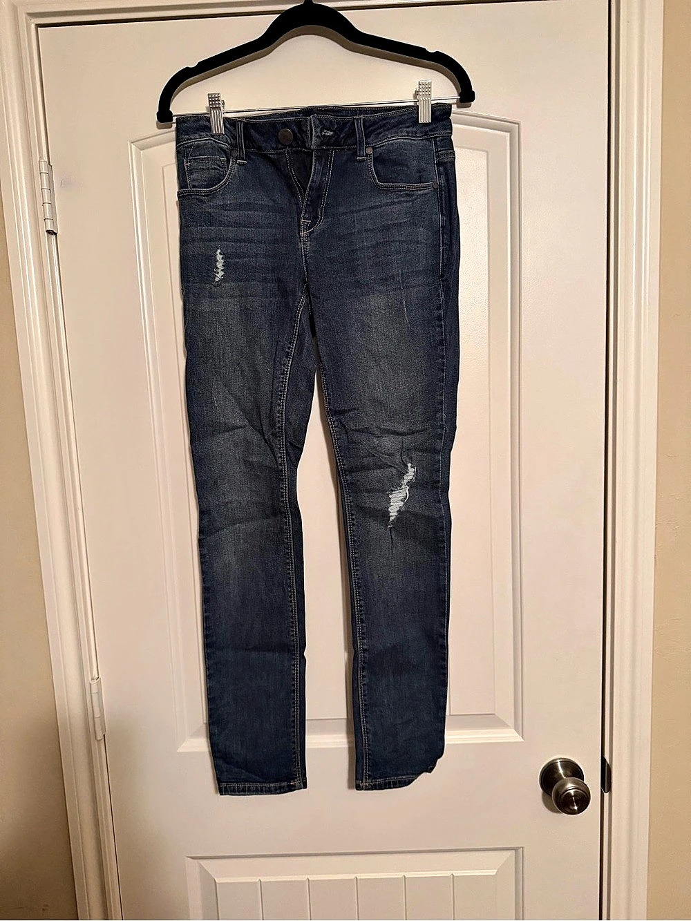 1822 Denim Size 28 Distressed Skinny Jeans NWOT Stretch Dark Wash